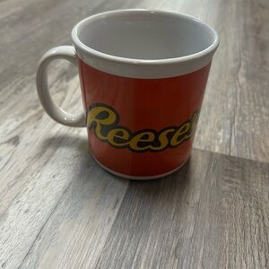 Reese’s Galerie vintage coffee mug